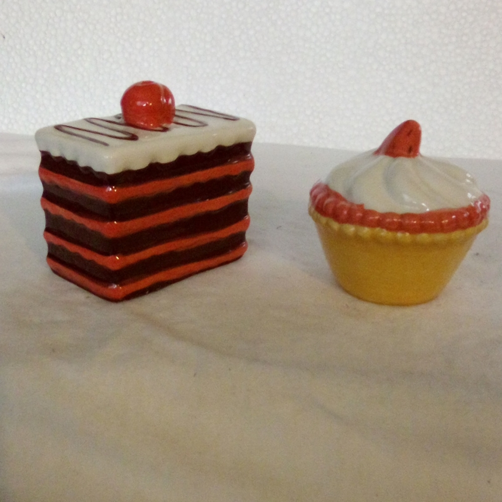 Dessert salt n pepper shakers